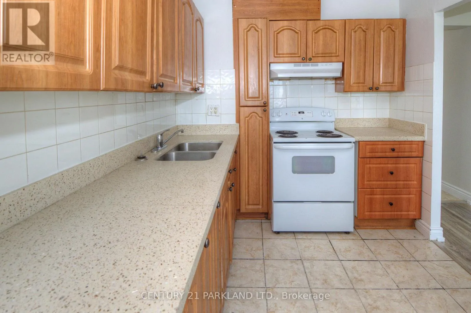 1409 - 10 SUNNY GLENWAY