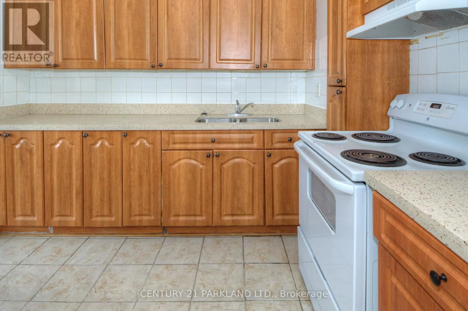 1409 - 10 SUNNY GLENWAY