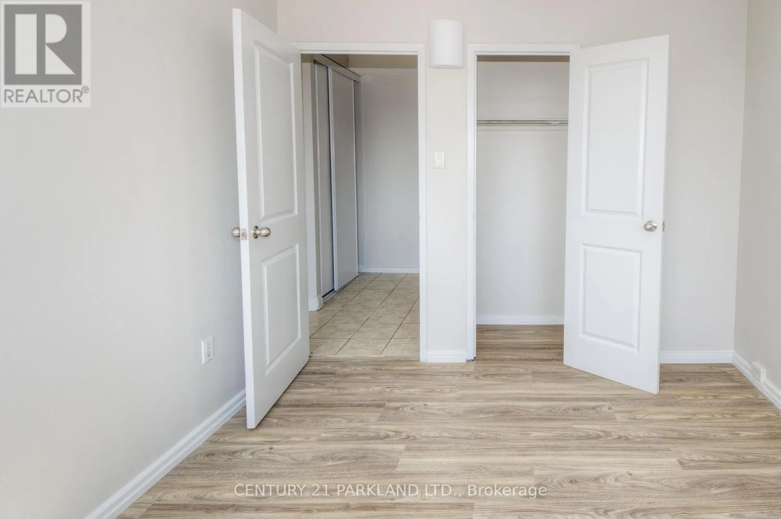 1409 - 10 SUNNY GLENWAY