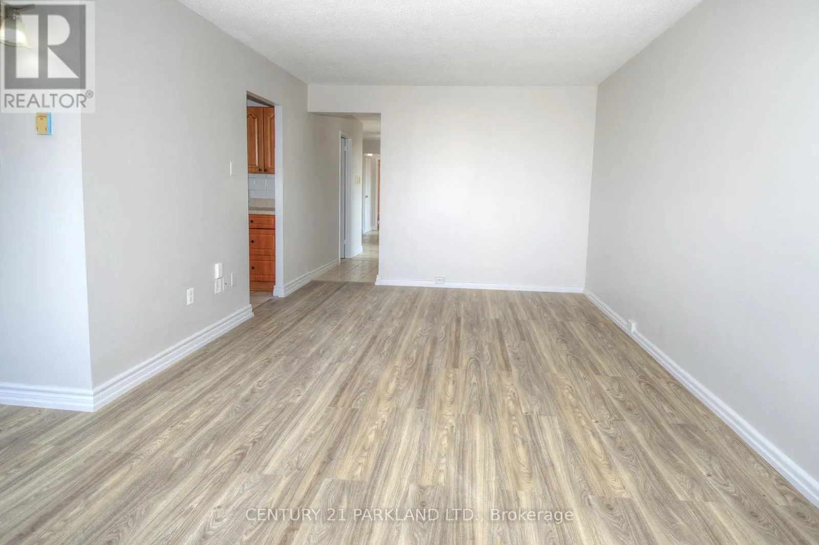 1409 - 10 SUNNY GLENWAY