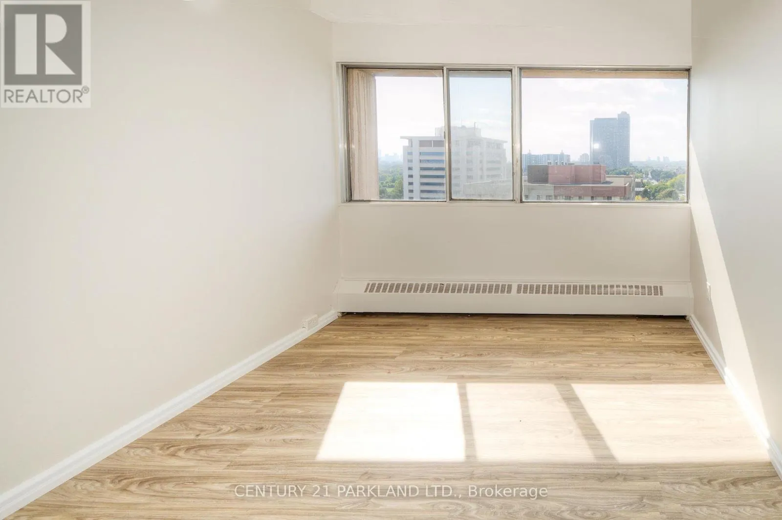 1409 - 10 SUNNY GLENWAY