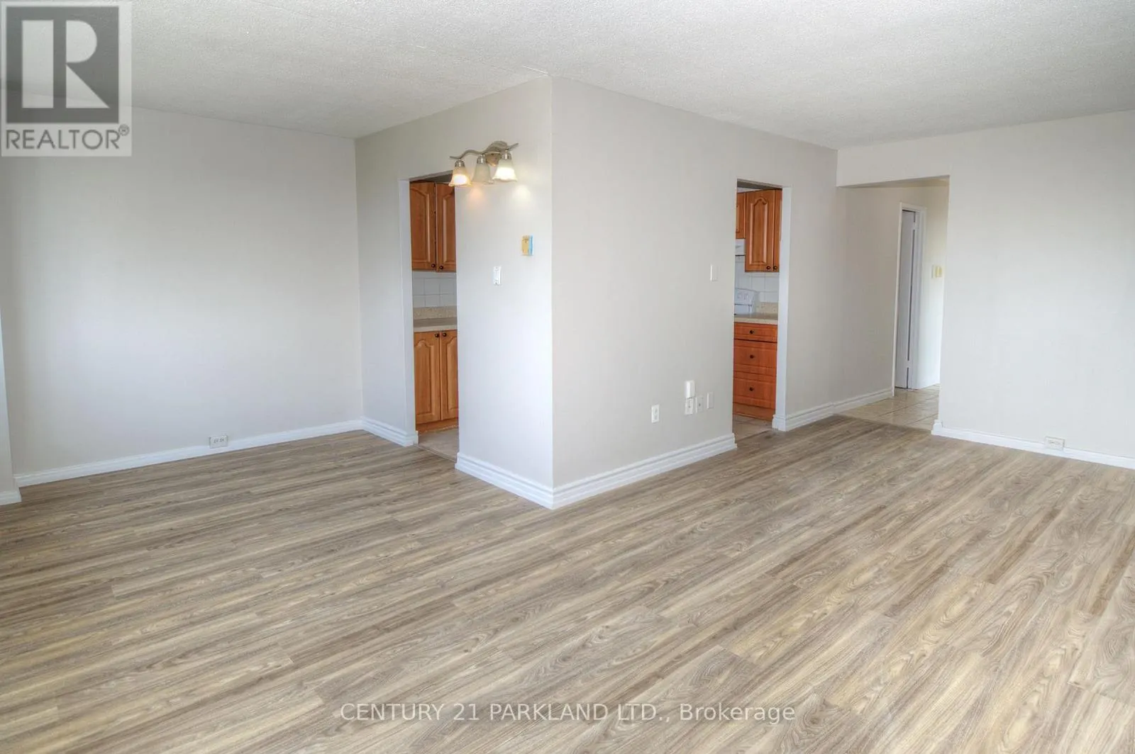 1409 - 10 SUNNY GLENWAY