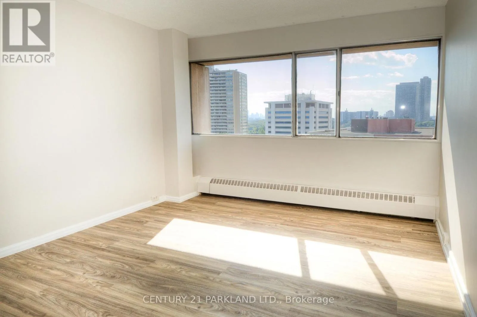 1409 - 10 SUNNY GLENWAY