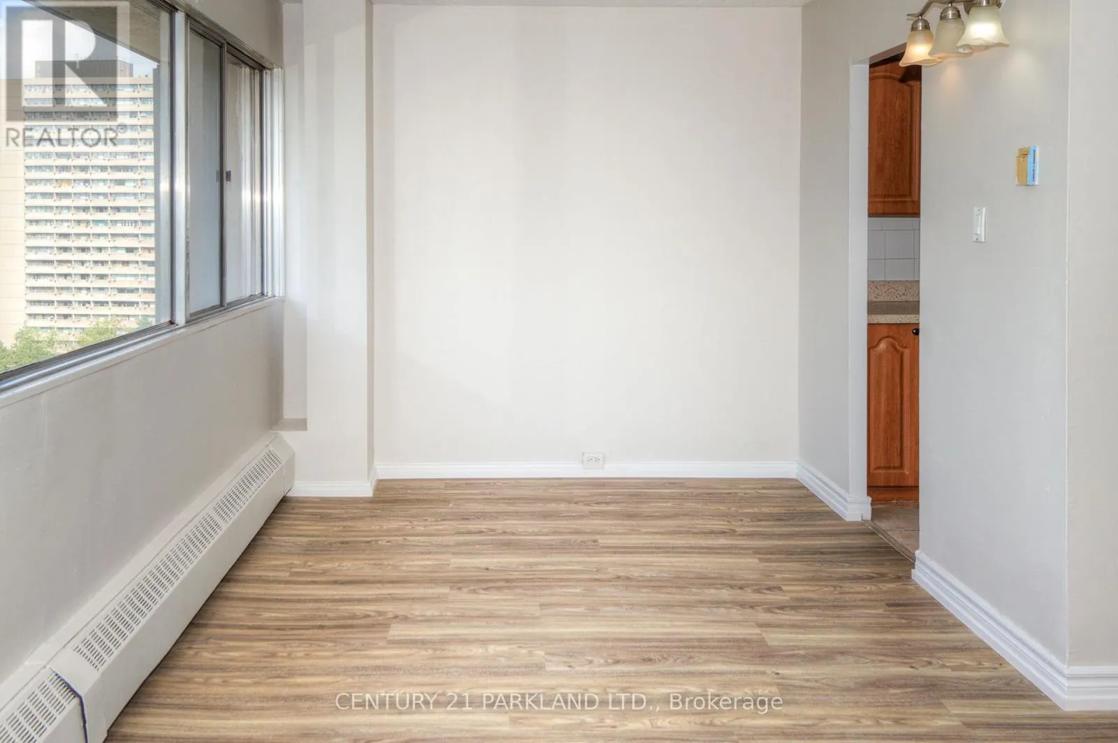 1409 - 10 SUNNY GLENWAY