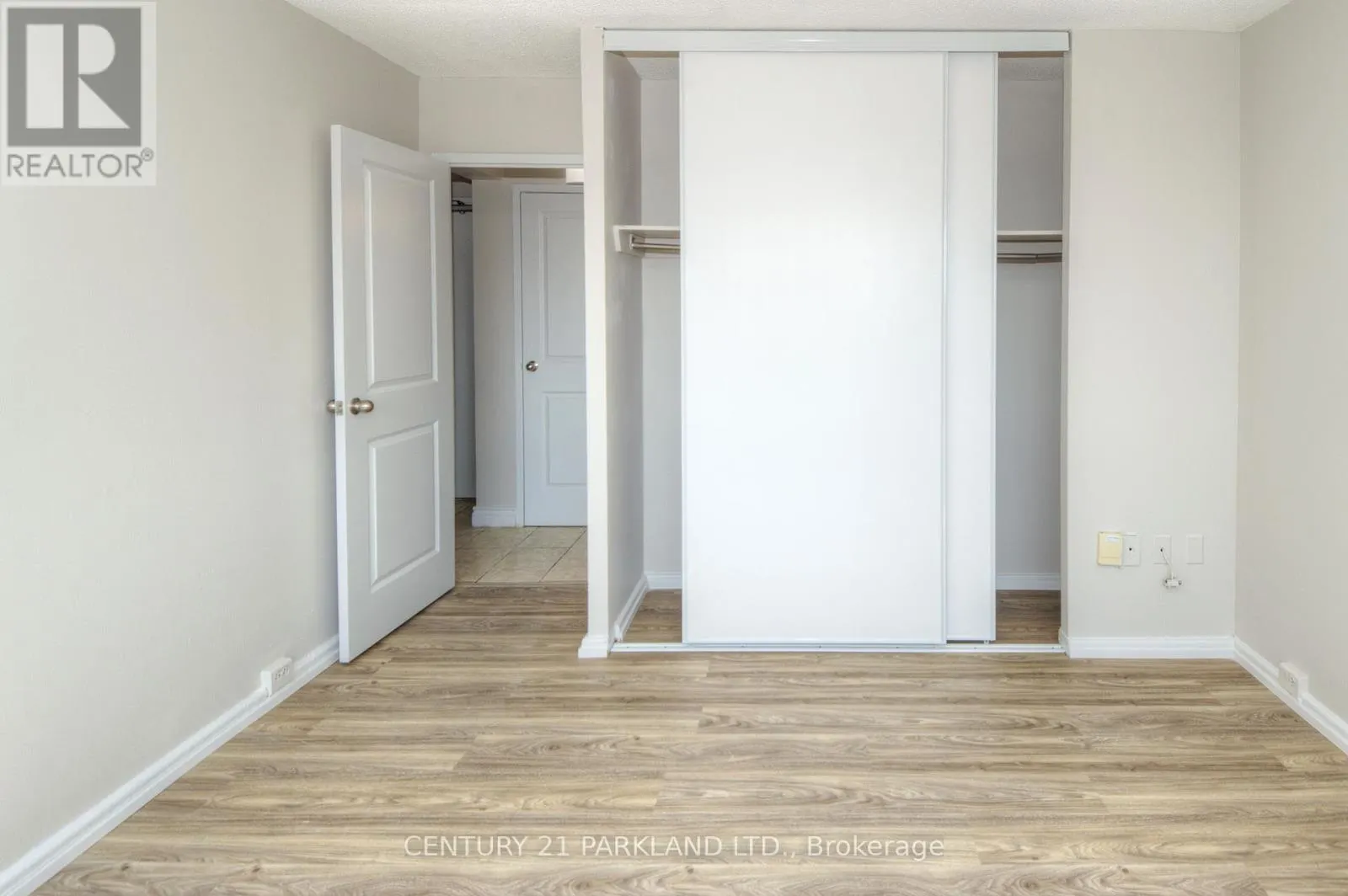 1409 - 10 SUNNY GLENWAY