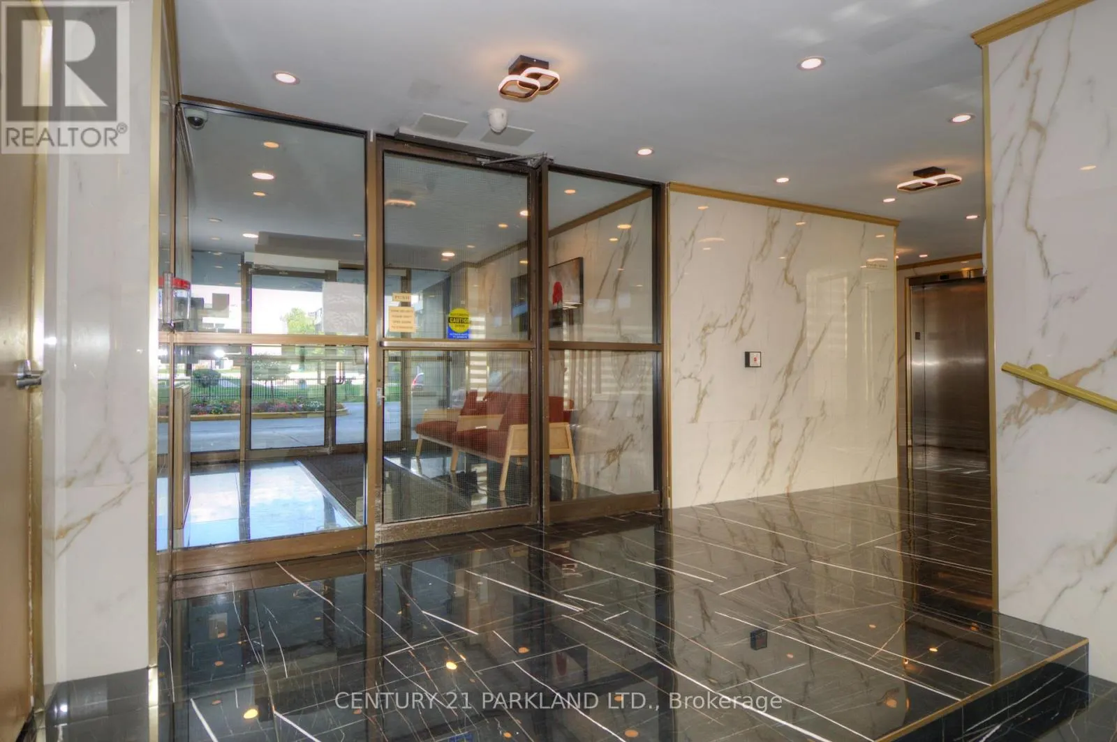 1409 - 10 SUNNY GLENWAY