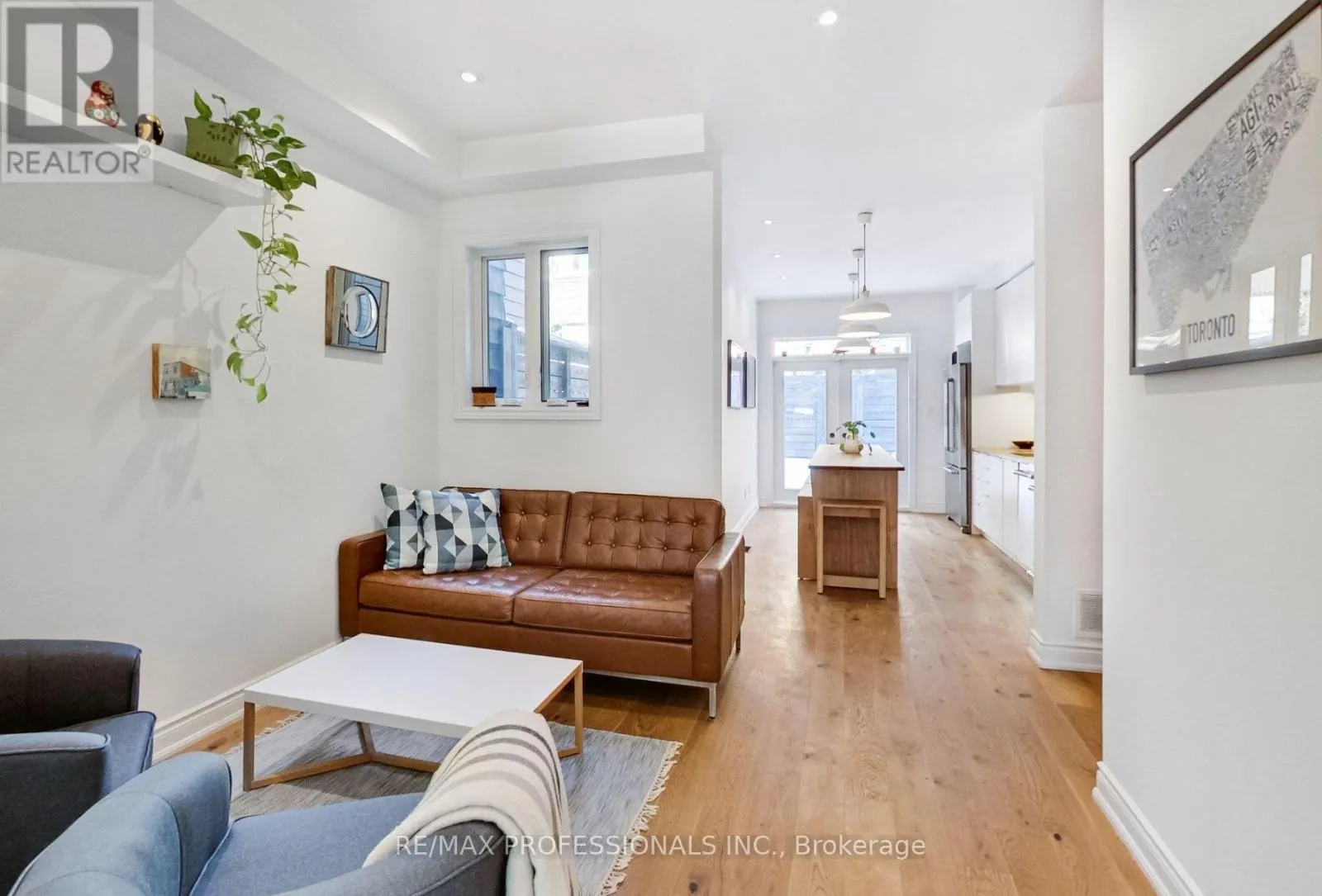 MAIN & LOWER - 141 CLAREMONT STREET E