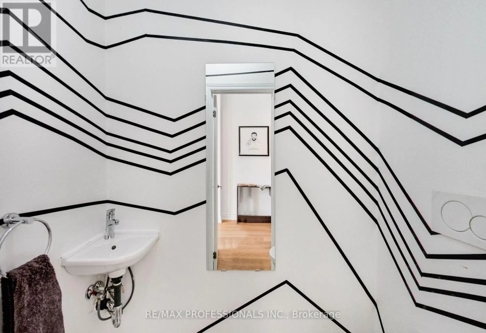 MAIN & LOWER - 141 CLAREMONT STREET E