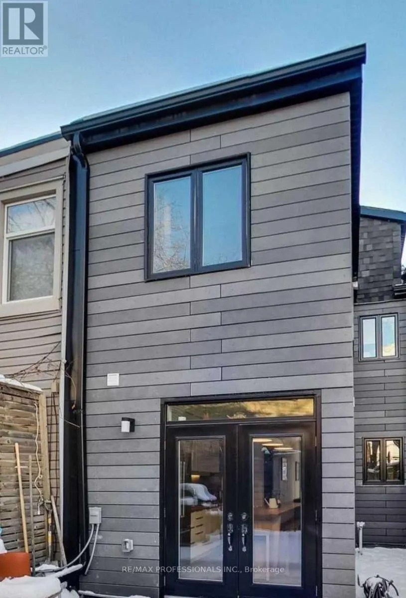 MAIN & LOWER - 141 CLAREMONT STREET E