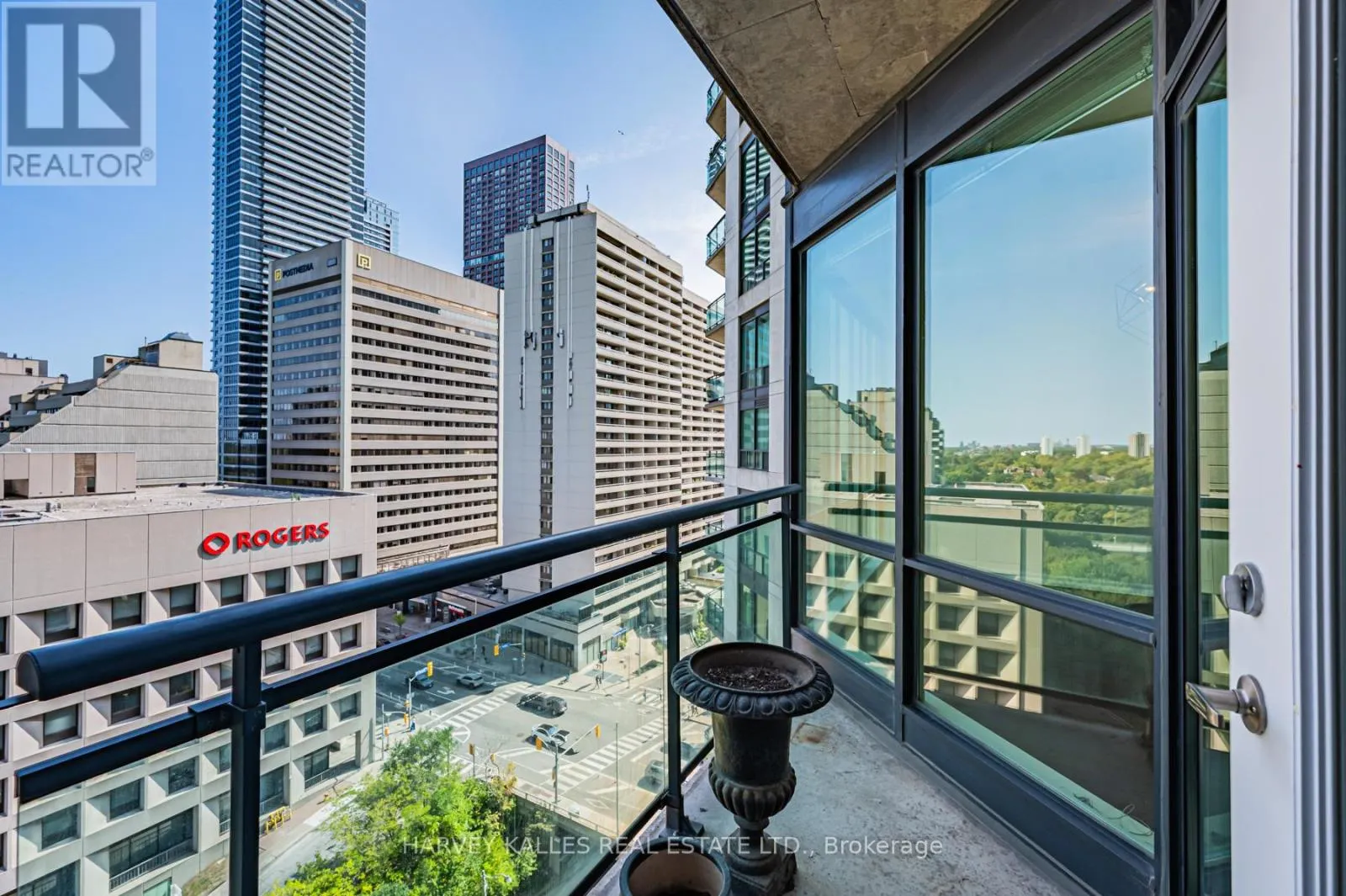 1703 - 300 BLOOR STREET E