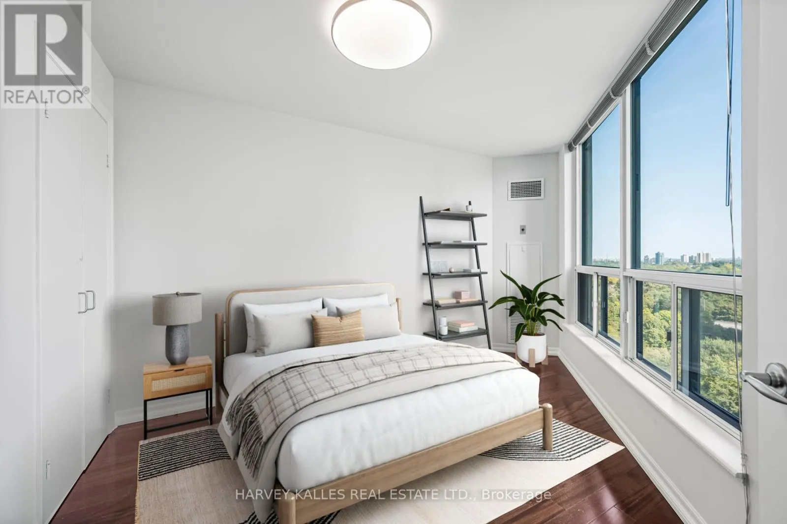 1703 - 300 BLOOR STREET E