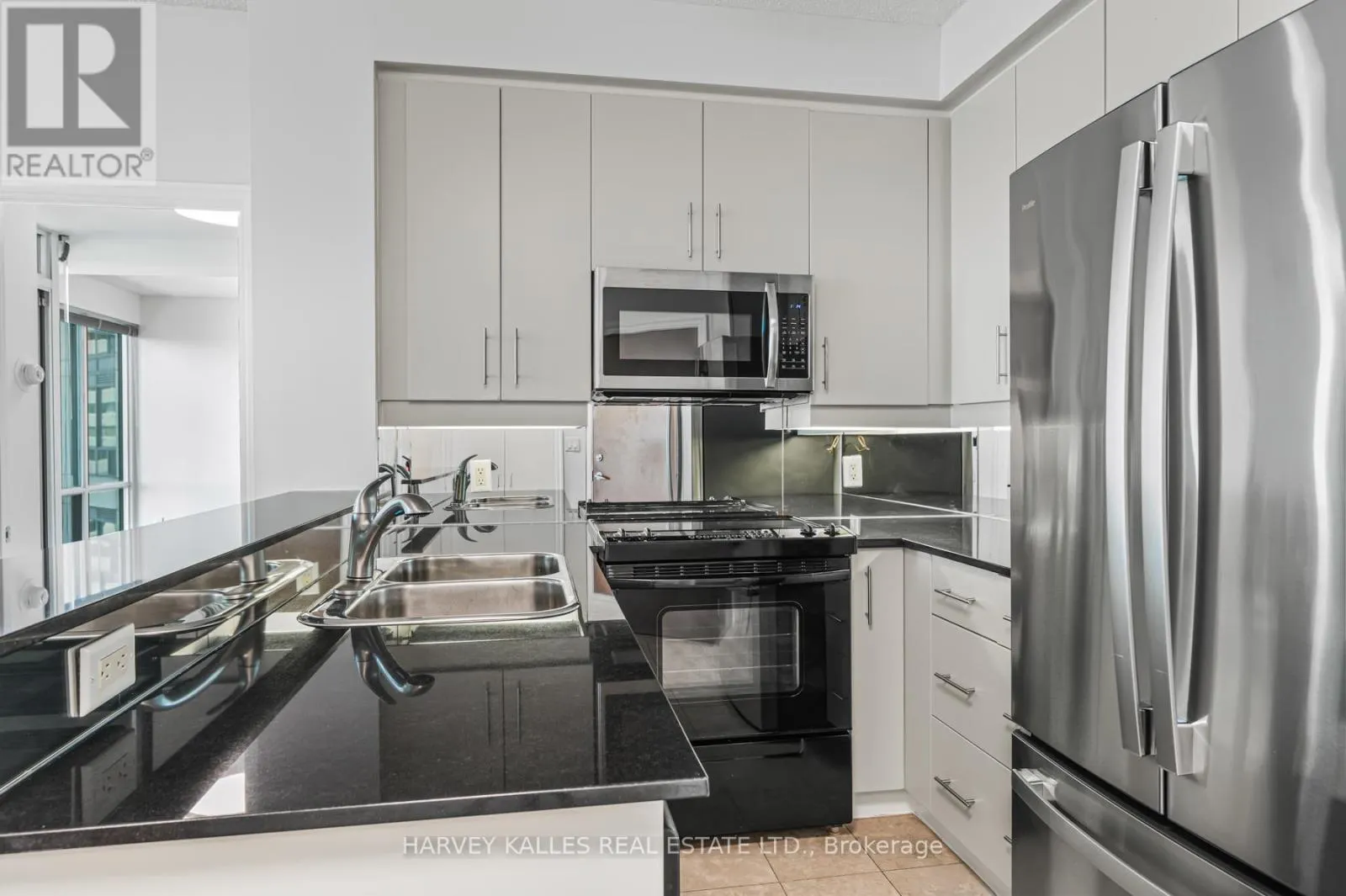 1703 - 300 BLOOR STREET E