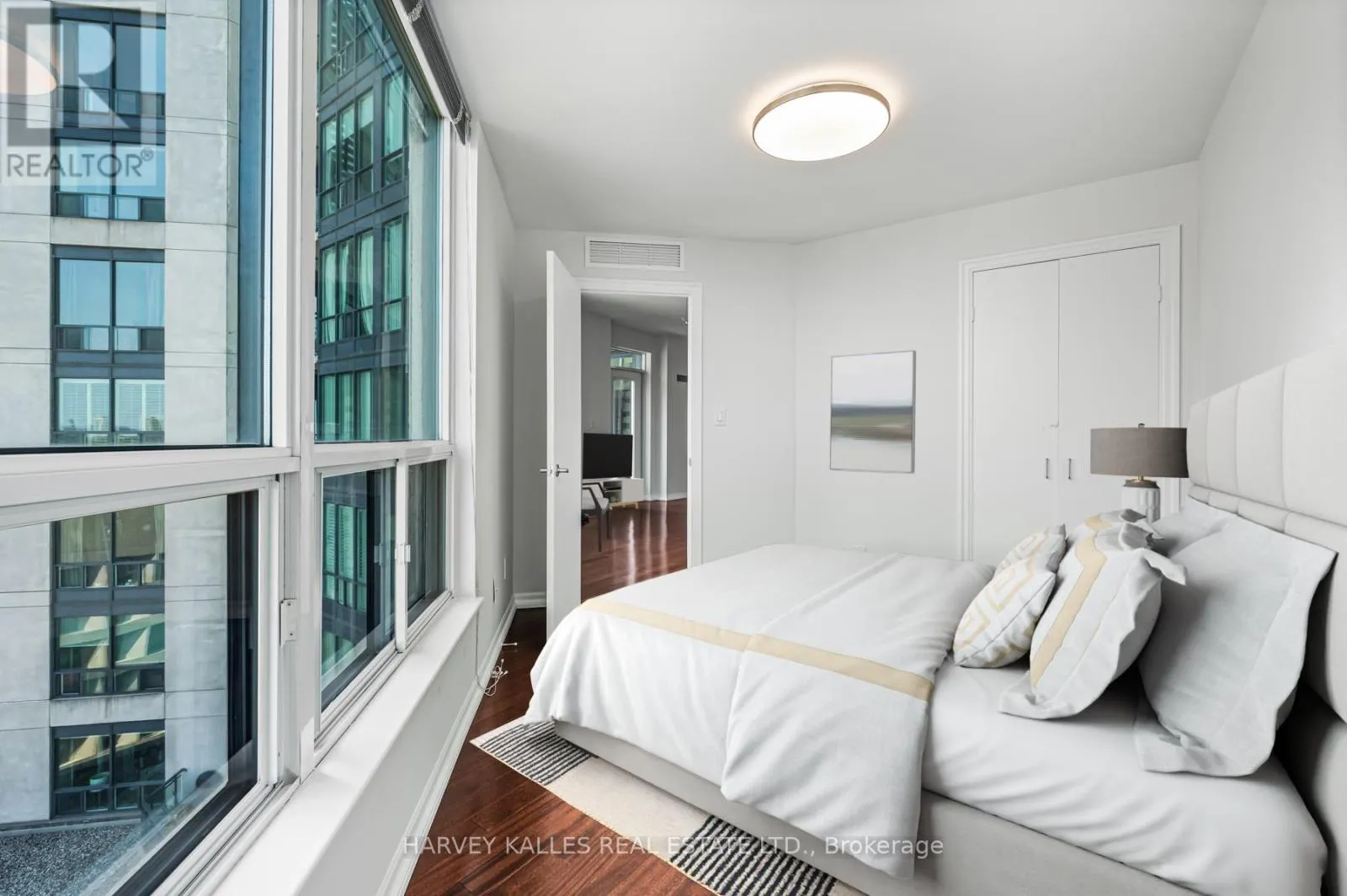 1703 - 300 BLOOR STREET E