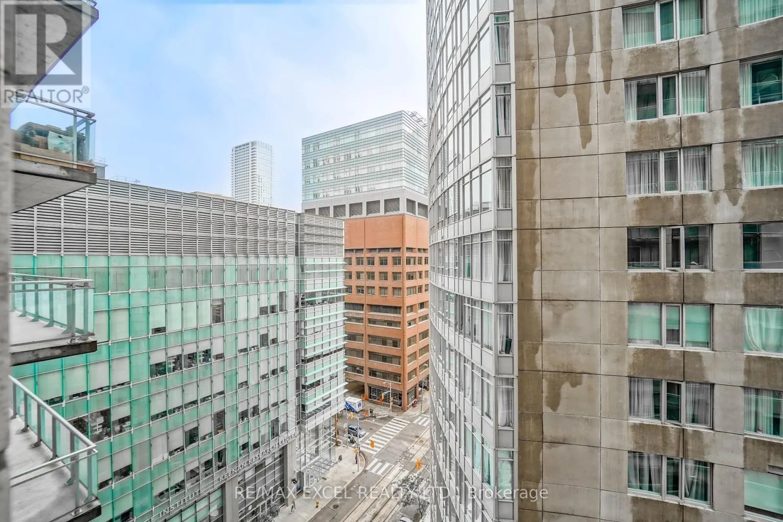 1205 - 220 VICTORIA STREET