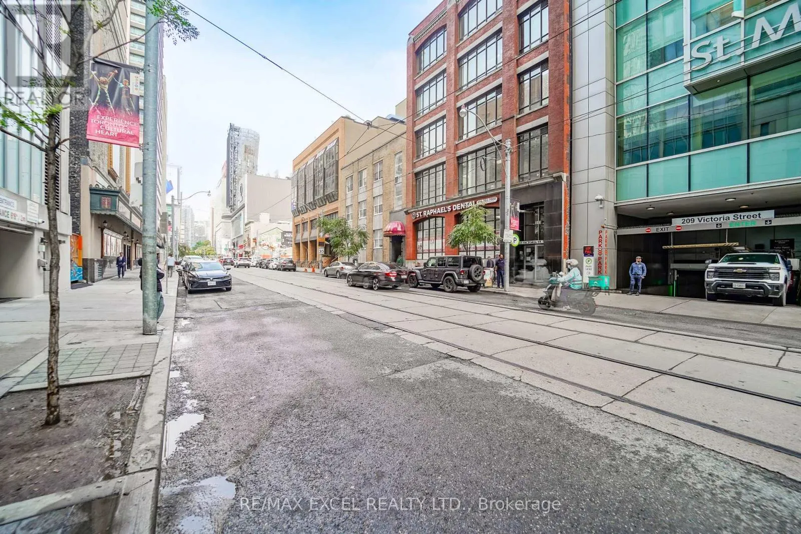 1205 - 220 VICTORIA STREET