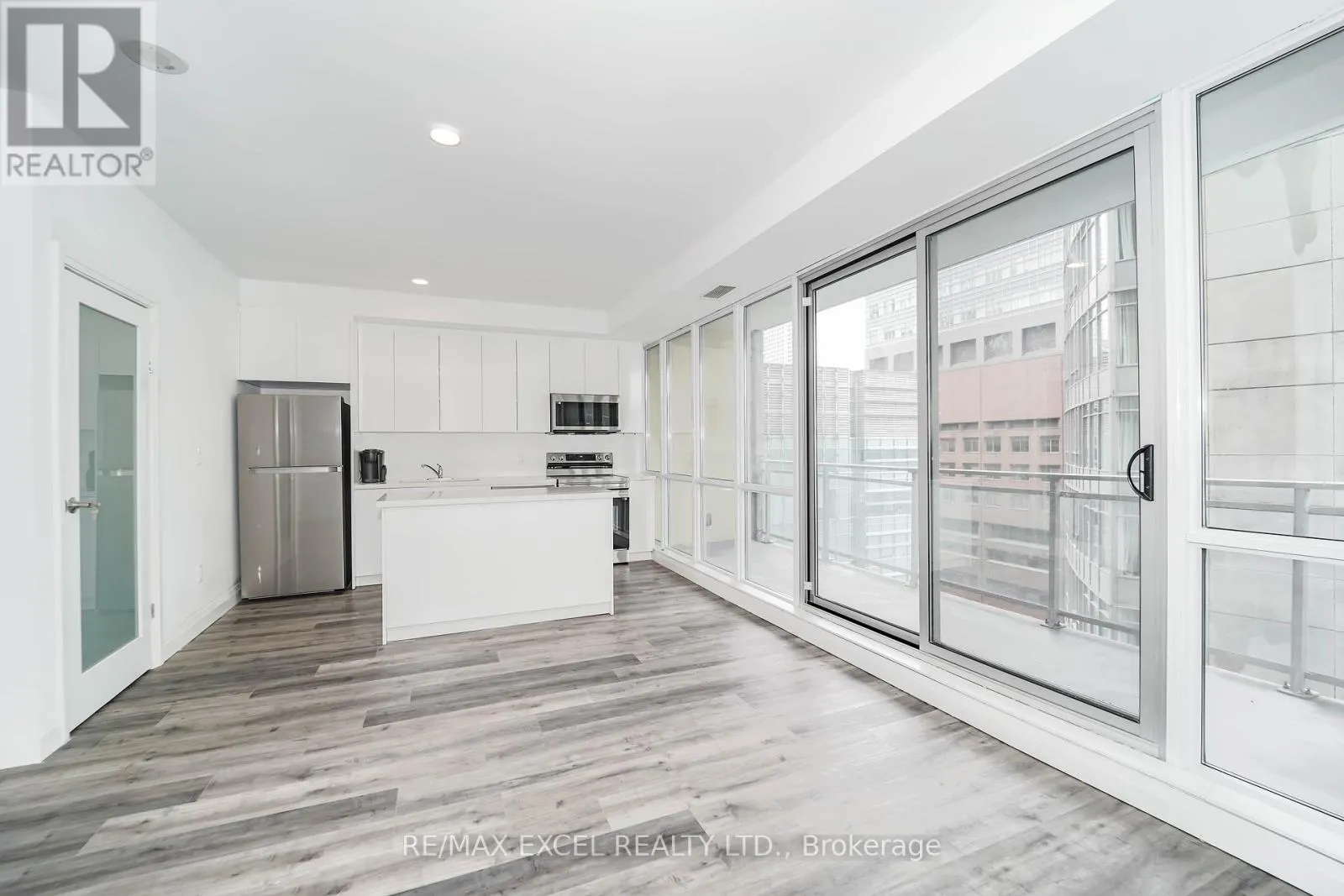 1205 - 220 VICTORIA STREET