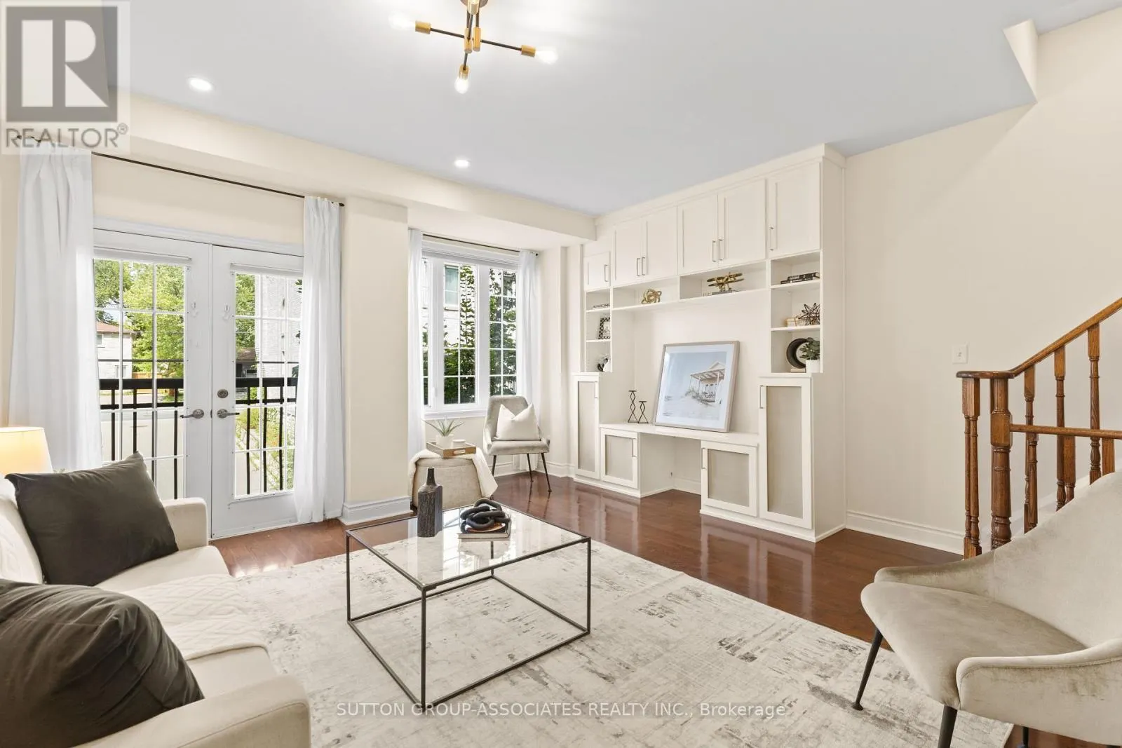 11 GARVIN MEWS