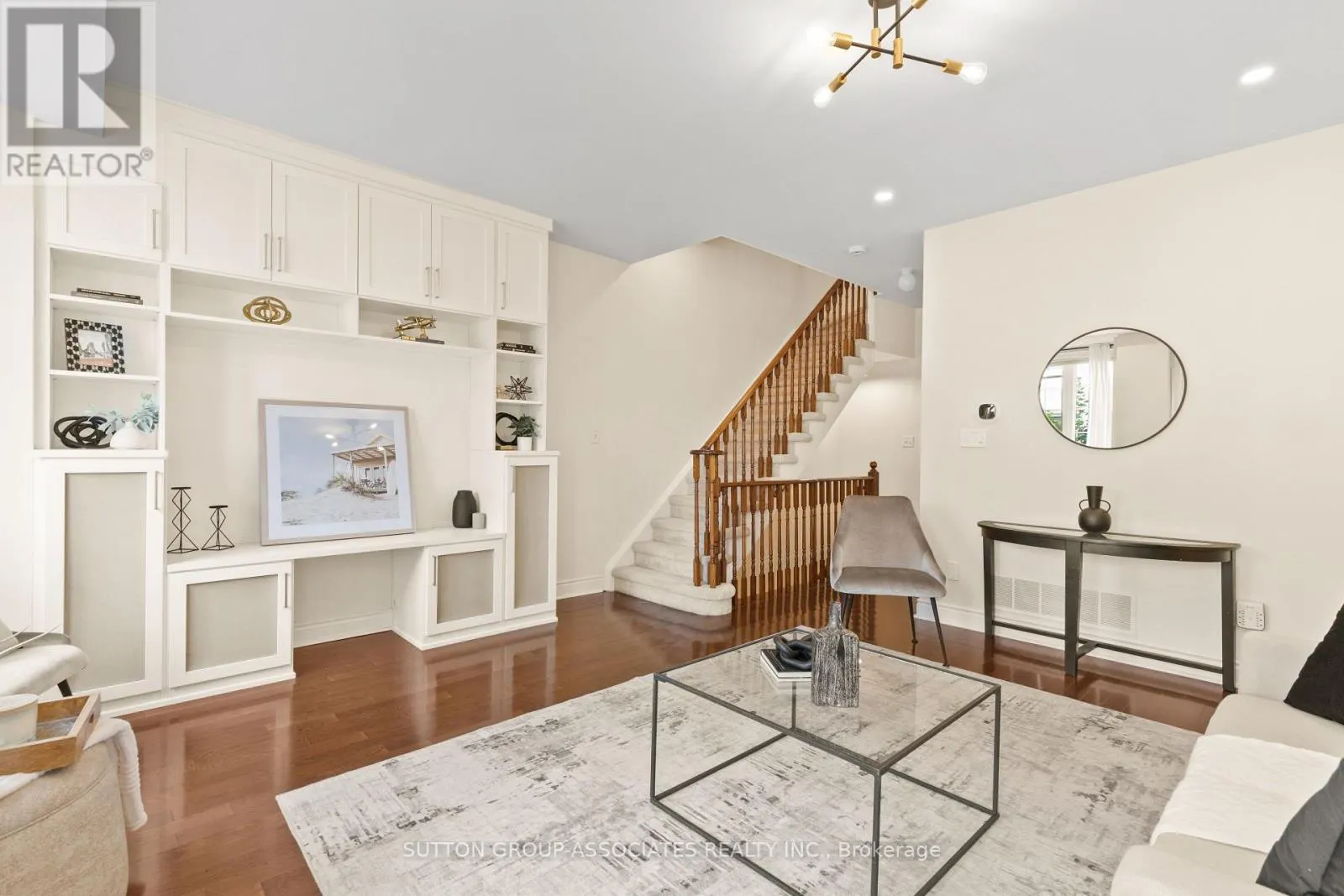 11 GARVIN MEWS