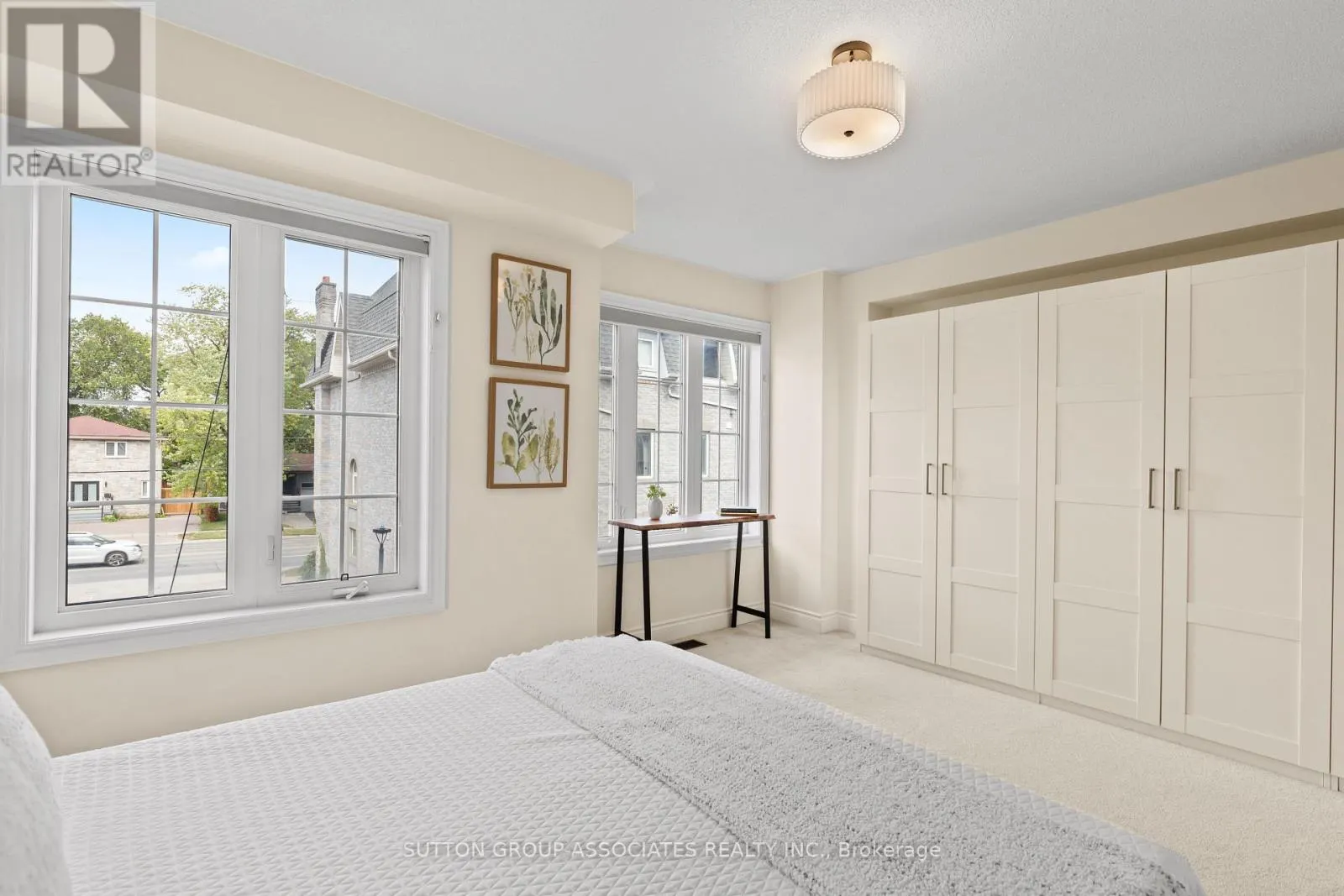 11 GARVIN MEWS