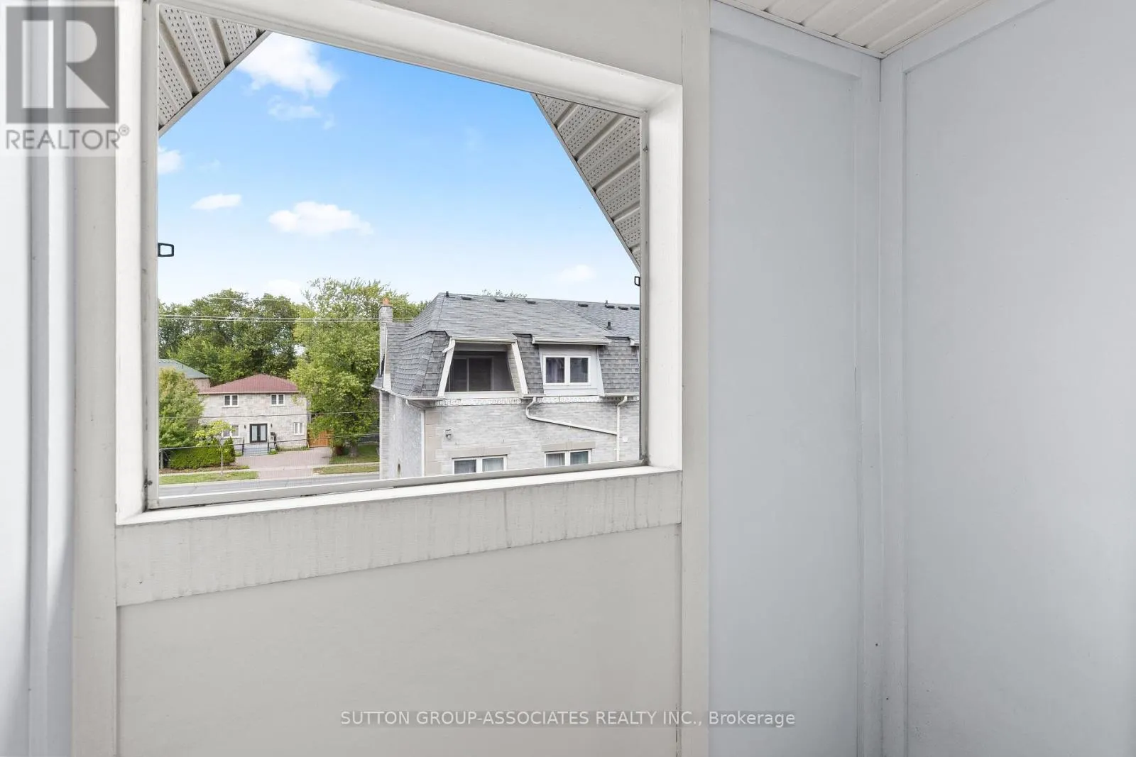 11 GARVIN MEWS