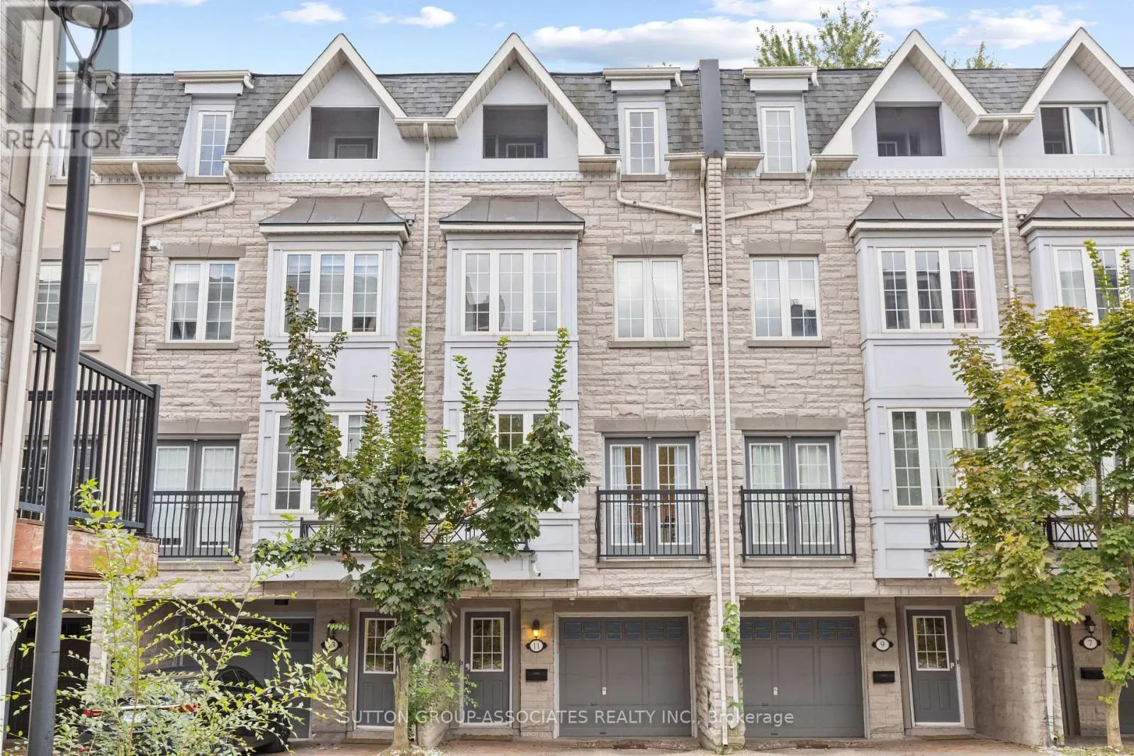 11 GARVIN MEWS
