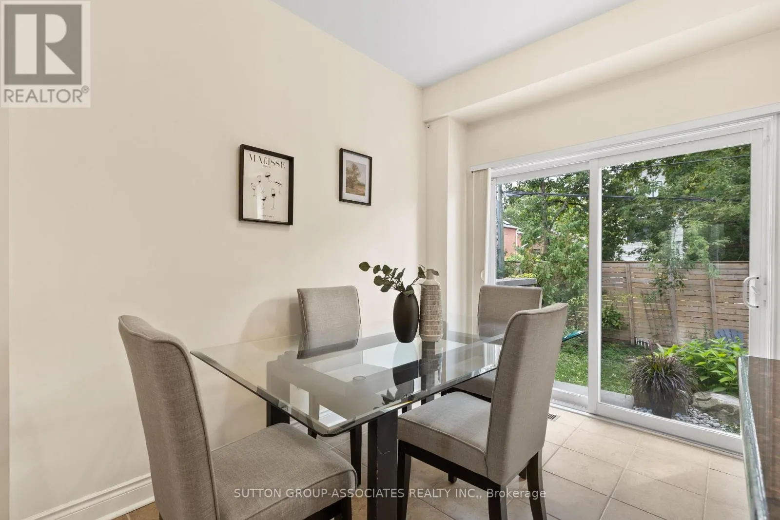 11 GARVIN MEWS