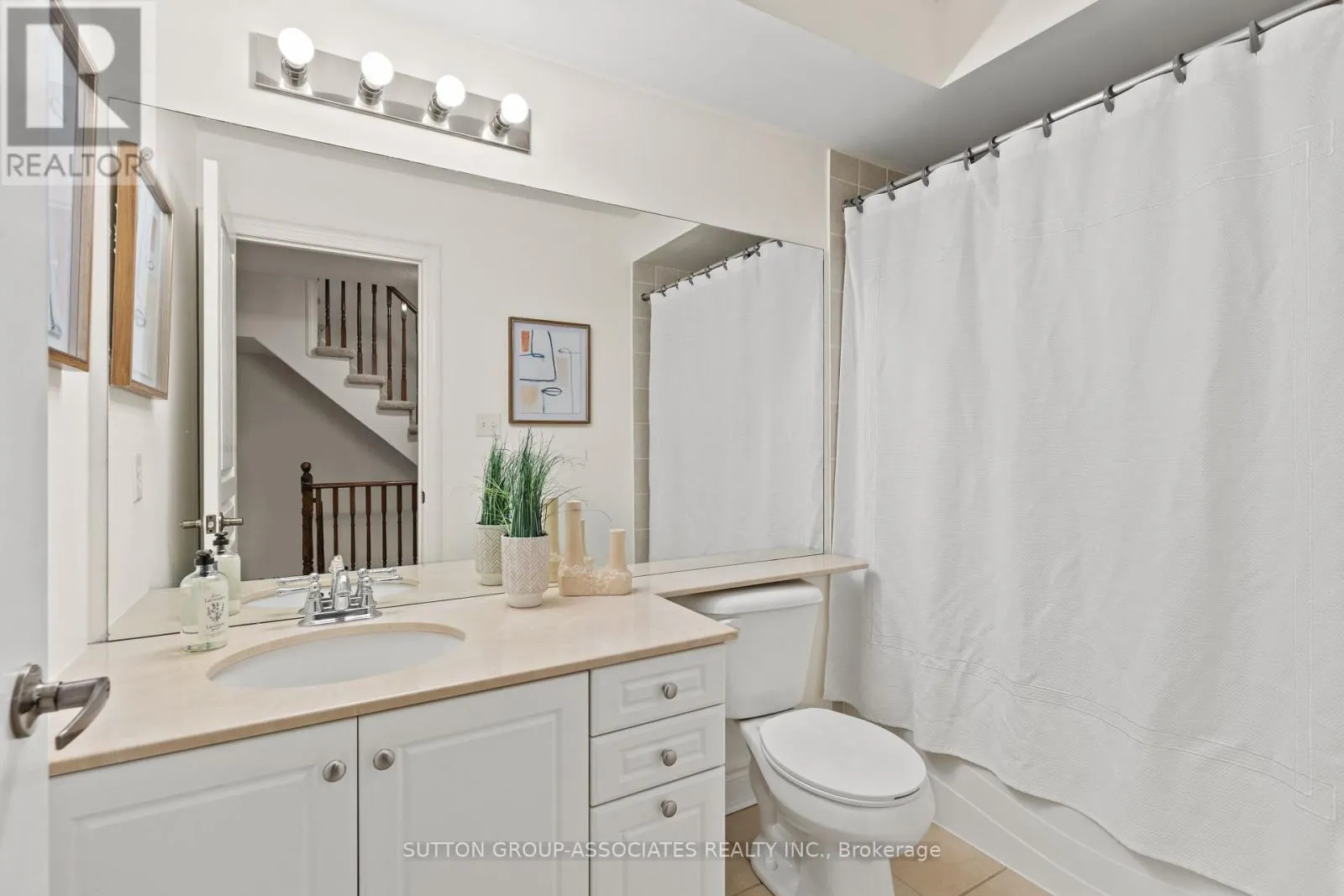 11 GARVIN MEWS