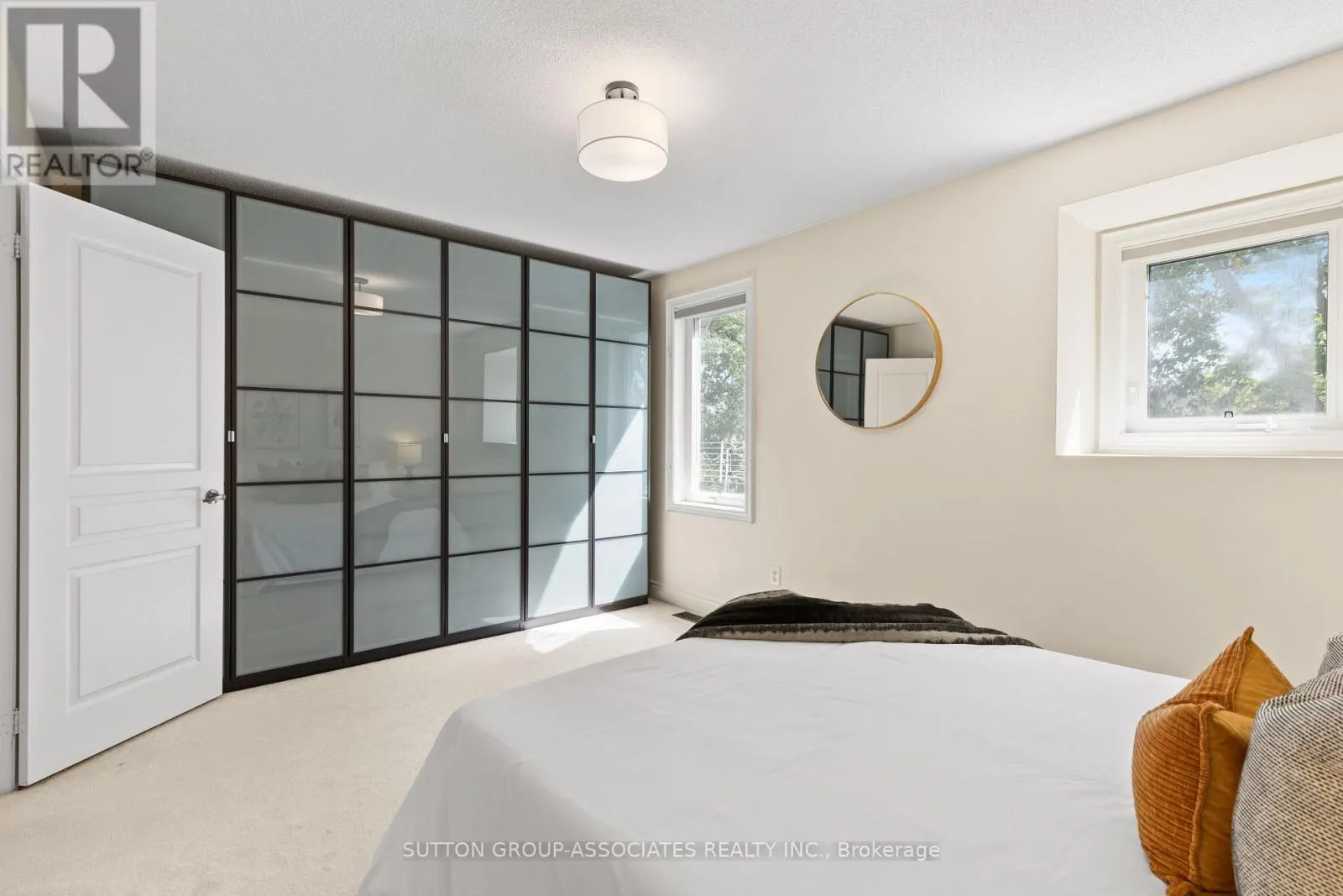 11 GARVIN MEWS