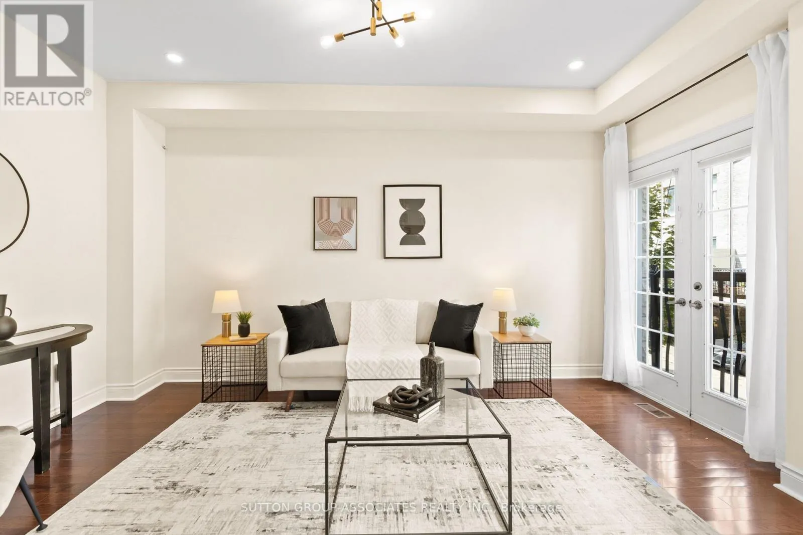 11 GARVIN MEWS