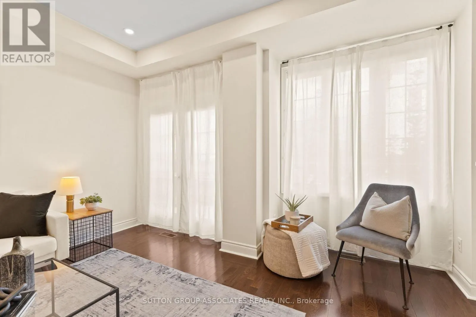 11 GARVIN MEWS