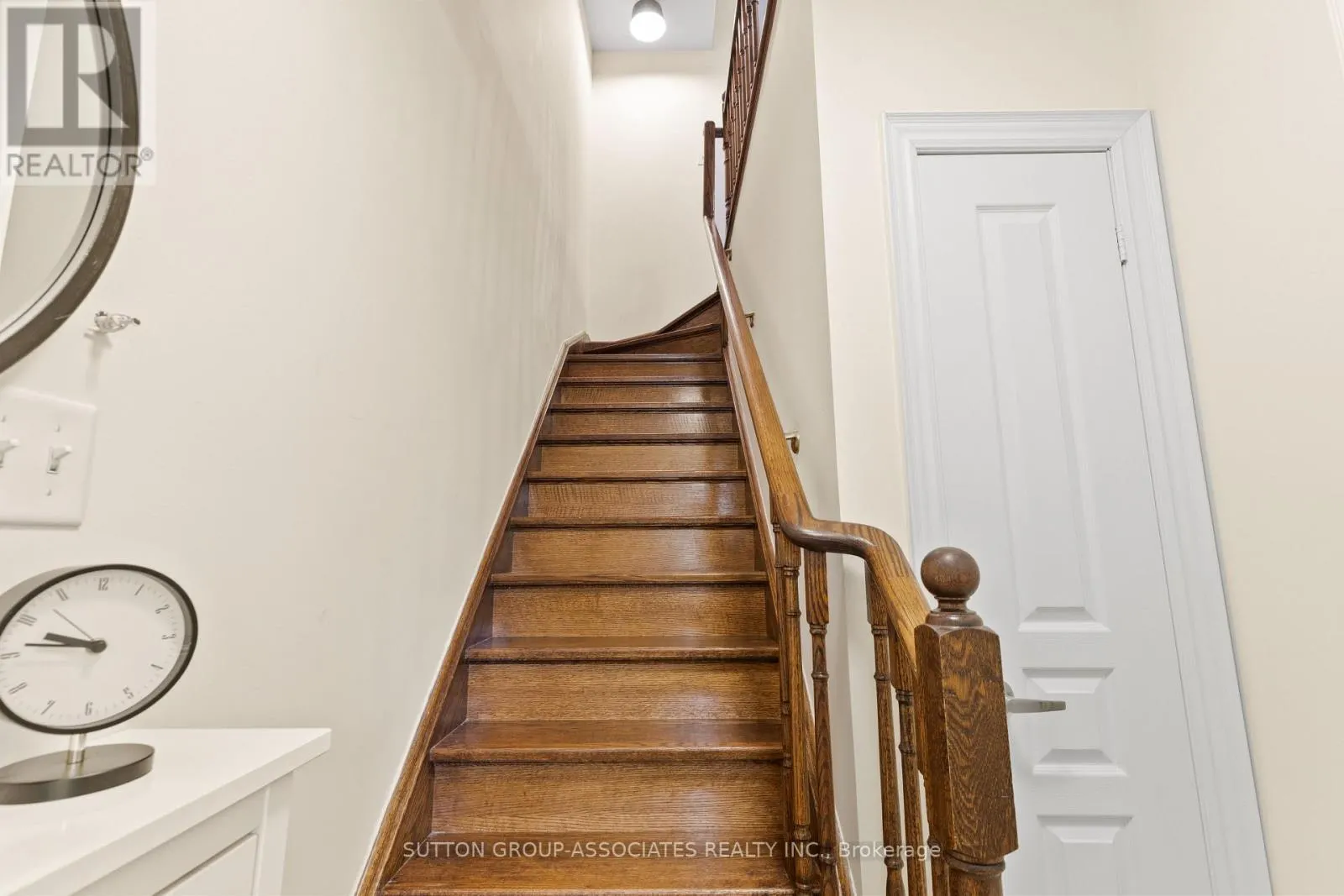 11 GARVIN MEWS