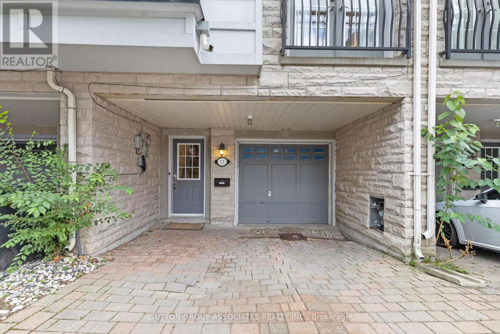 11 GARVIN MEWS