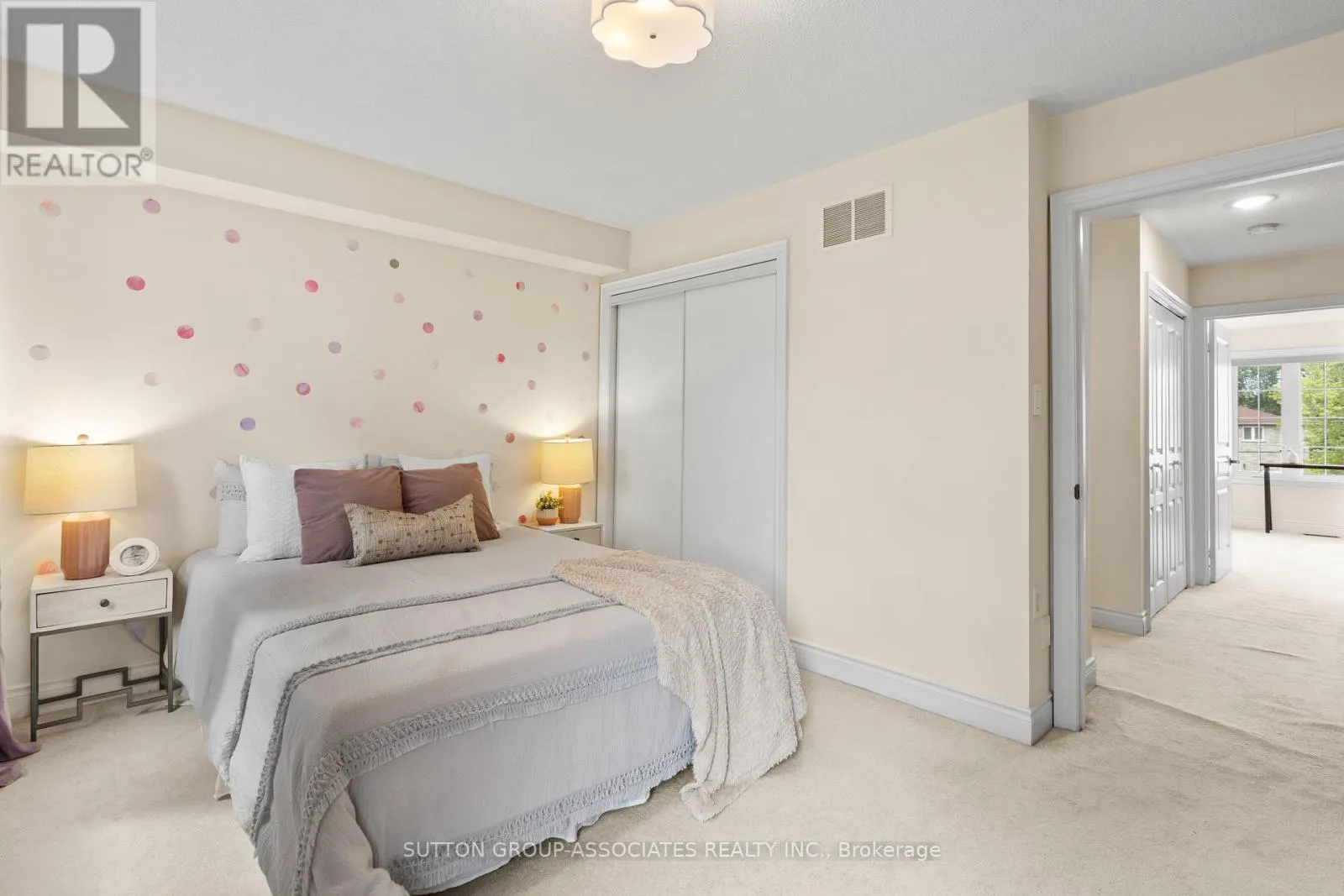 11 GARVIN MEWS
