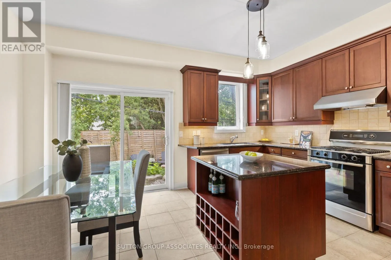 11 GARVIN MEWS