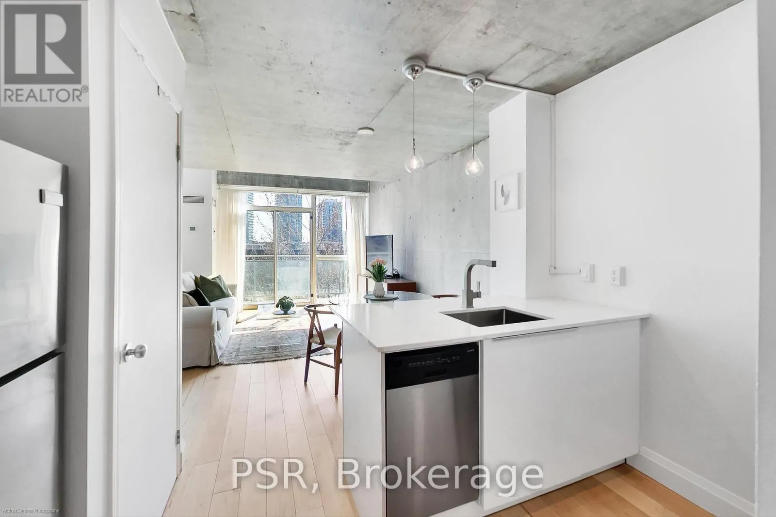 511 - 954 KING STREET W