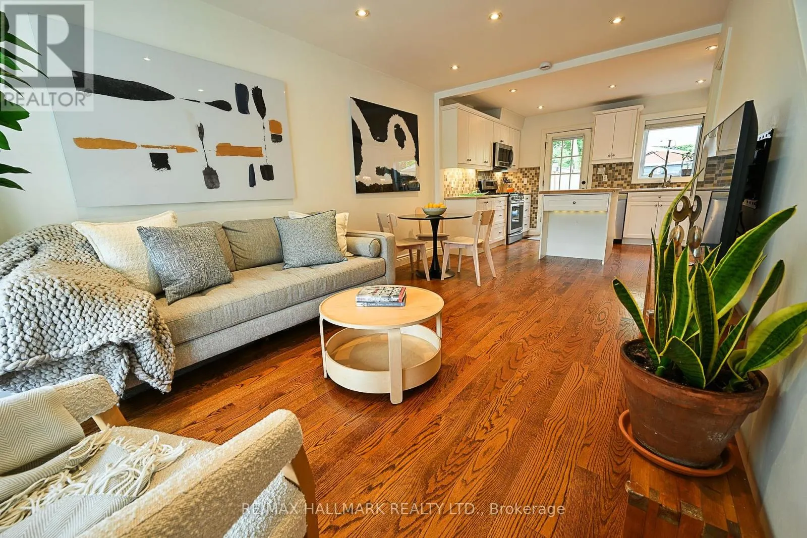 3318 BATHURST STREET