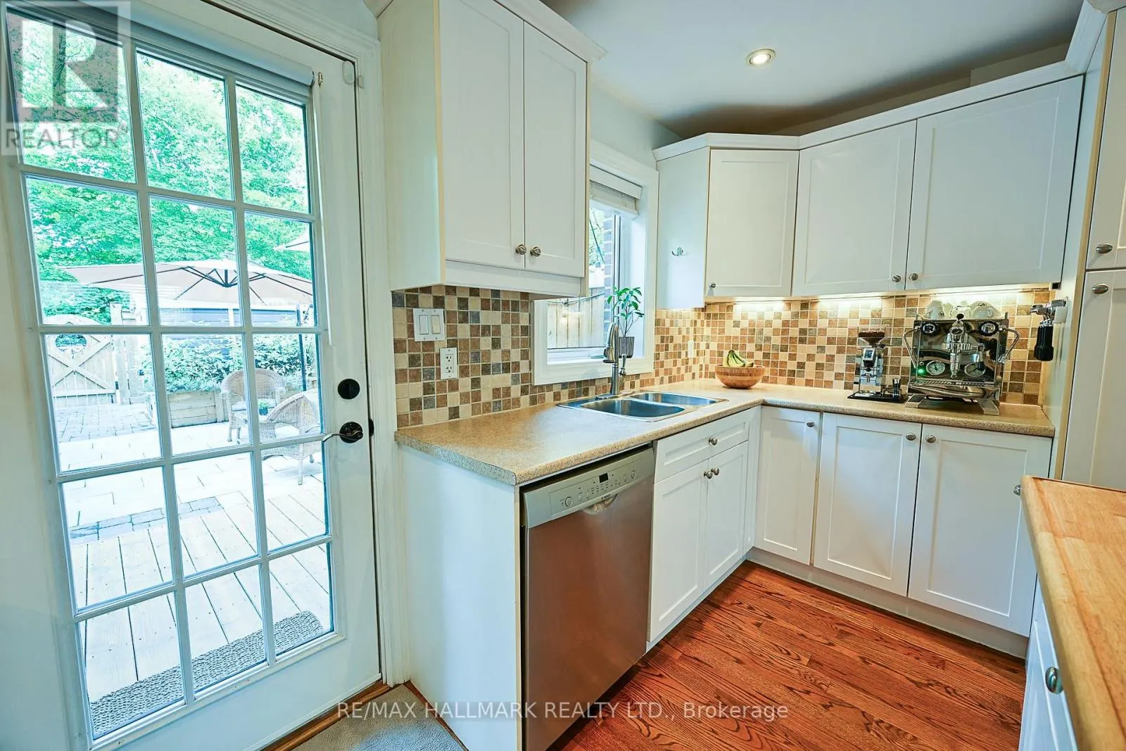 3318 BATHURST STREET