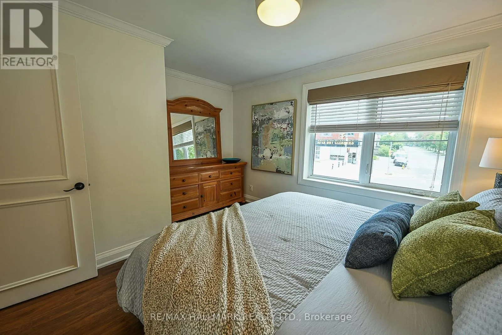 3318 BATHURST STREET