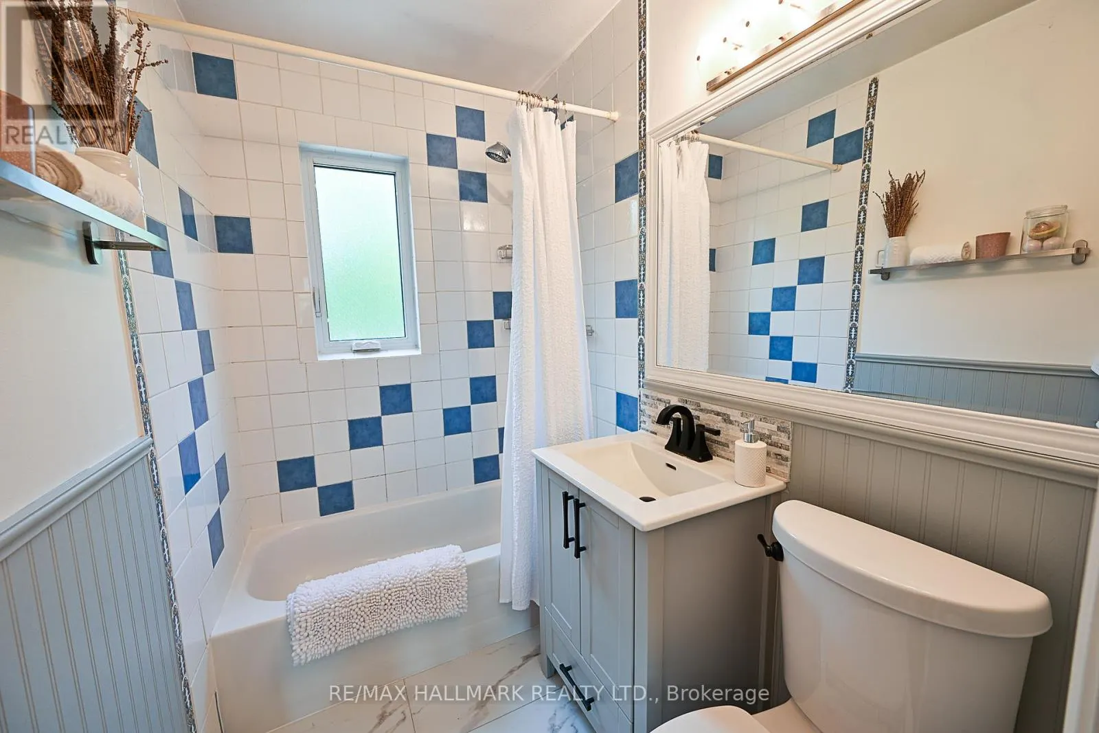 3318 BATHURST STREET
