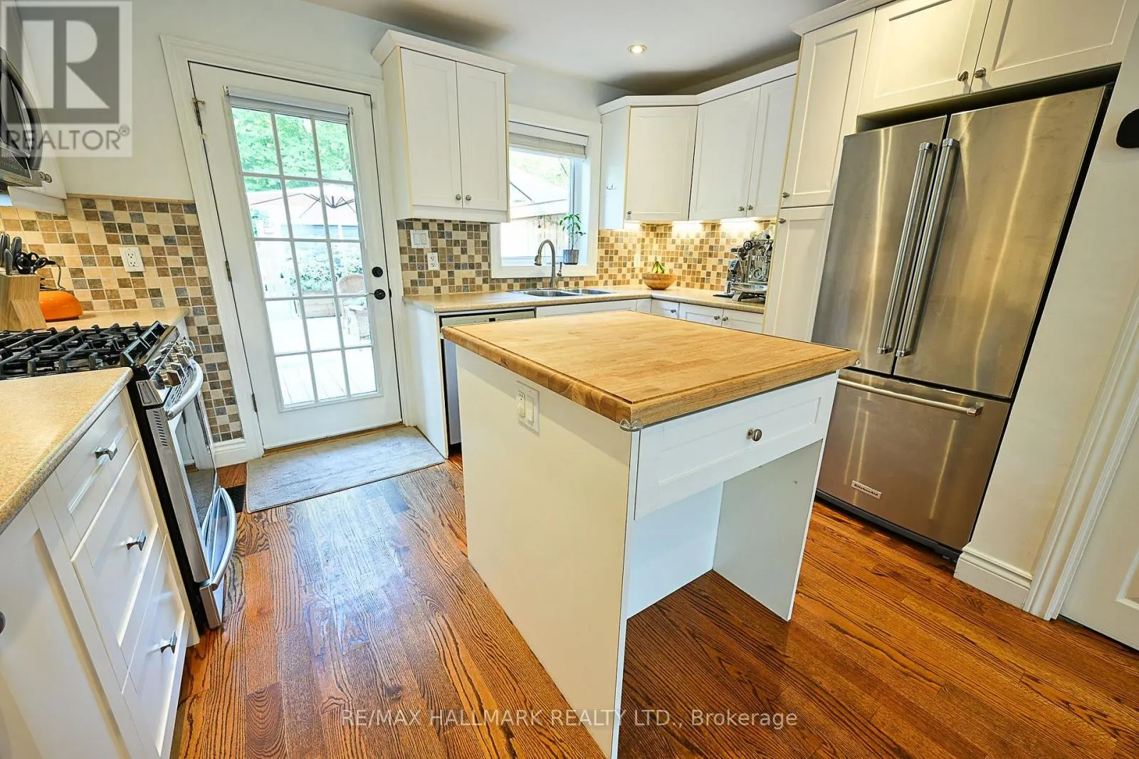 3318 BATHURST STREET