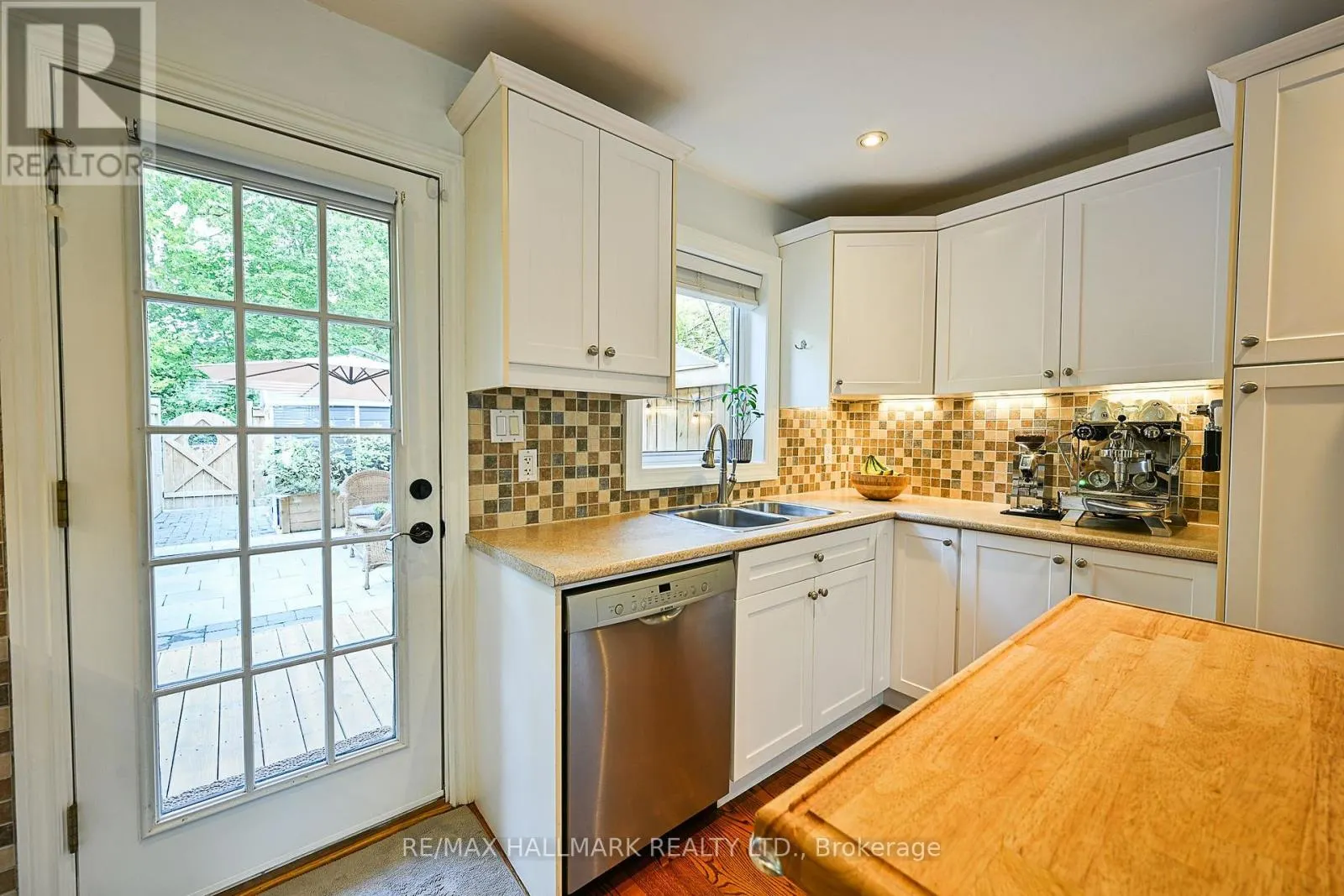 3318 BATHURST STREET