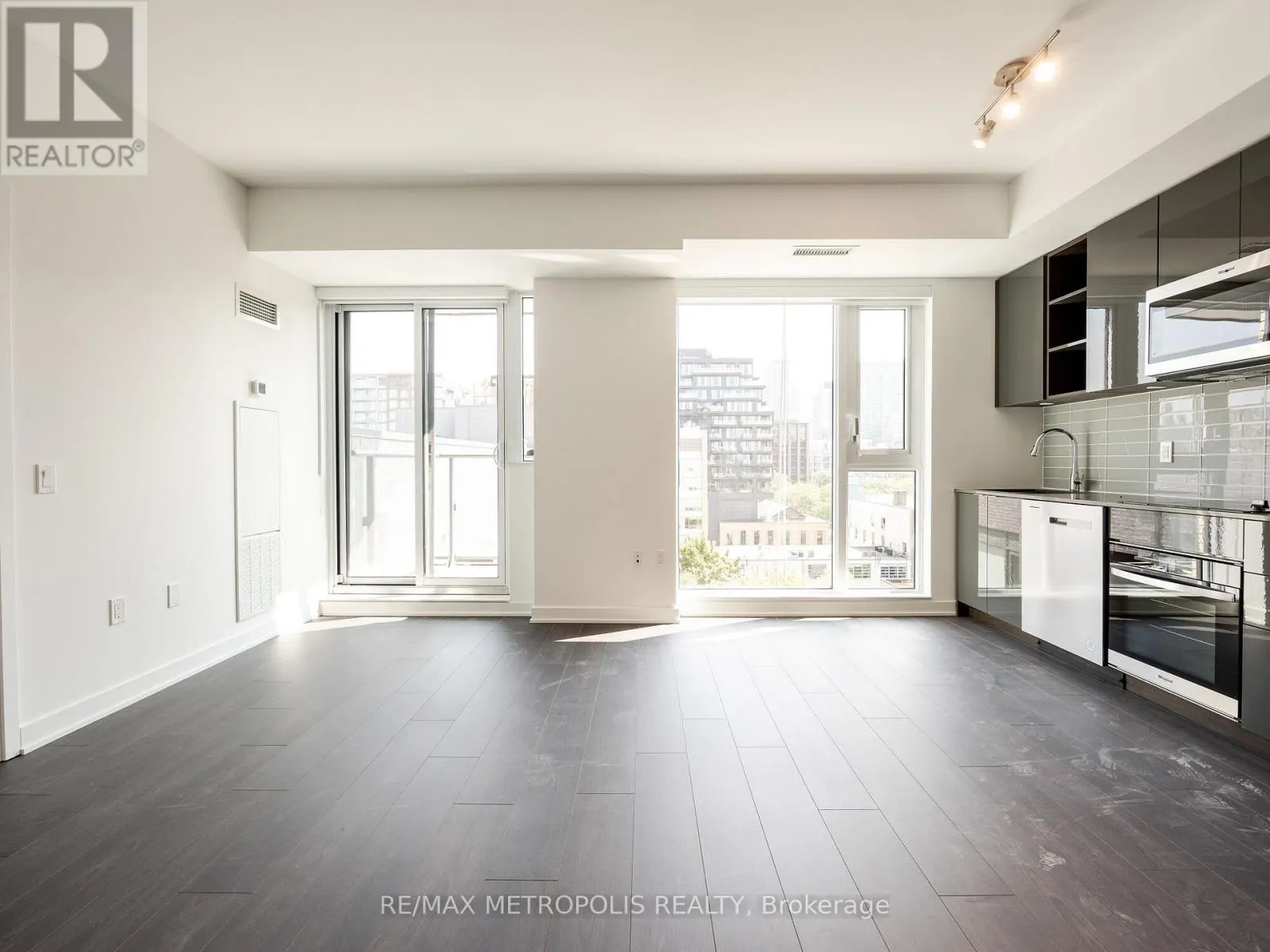806 - 543 RICHMOND STREET W