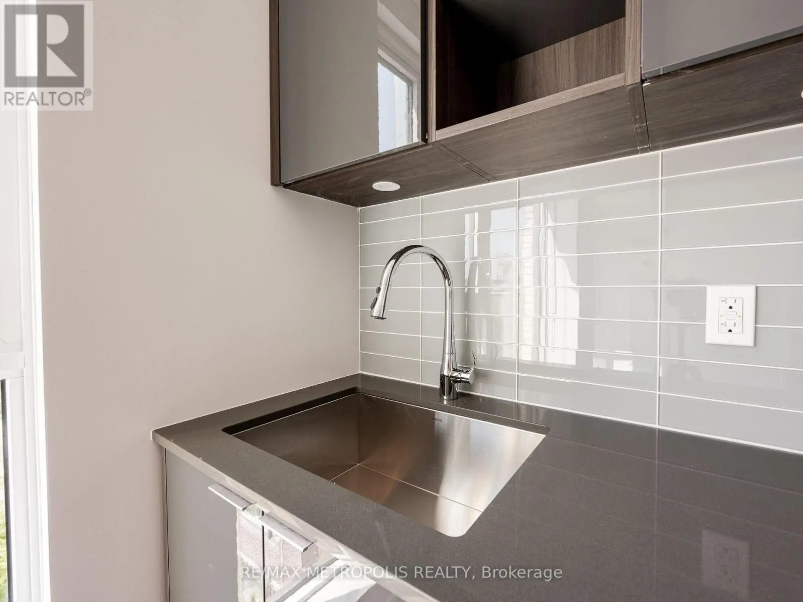 806 - 543 RICHMOND STREET W
