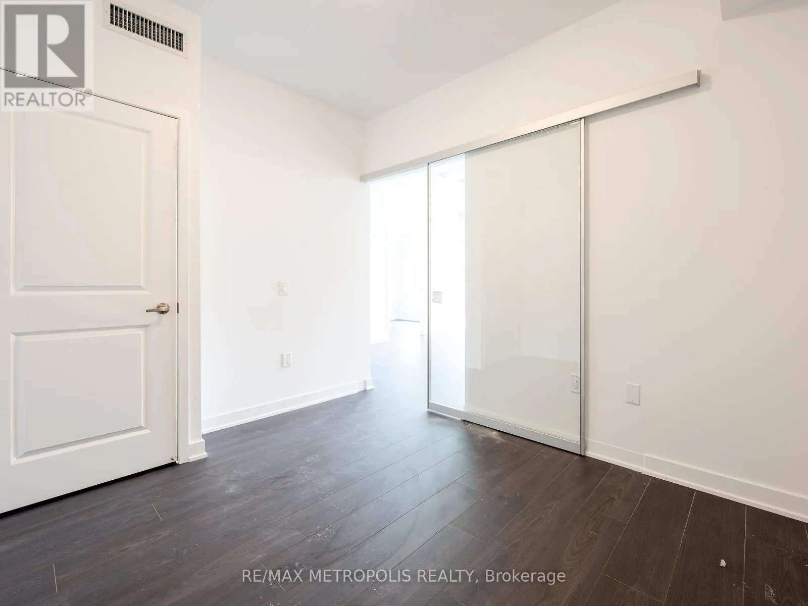 806 - 543 RICHMOND STREET W