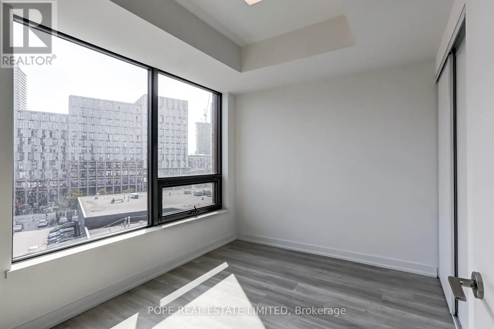 522 - 28 EASTERN AVENUE