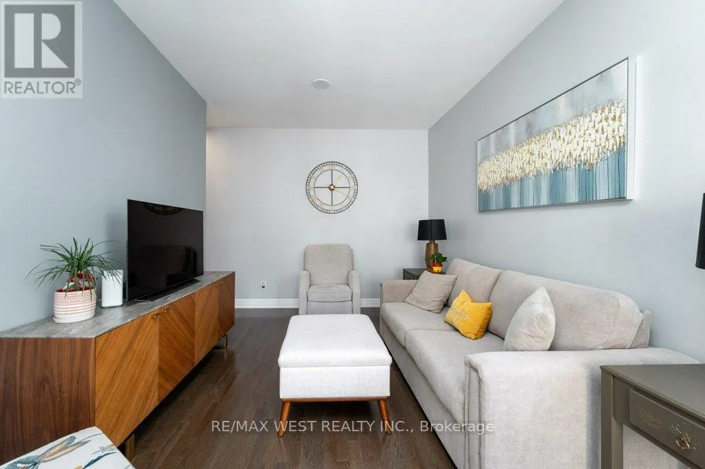 407 - 15 REAN DRIVE