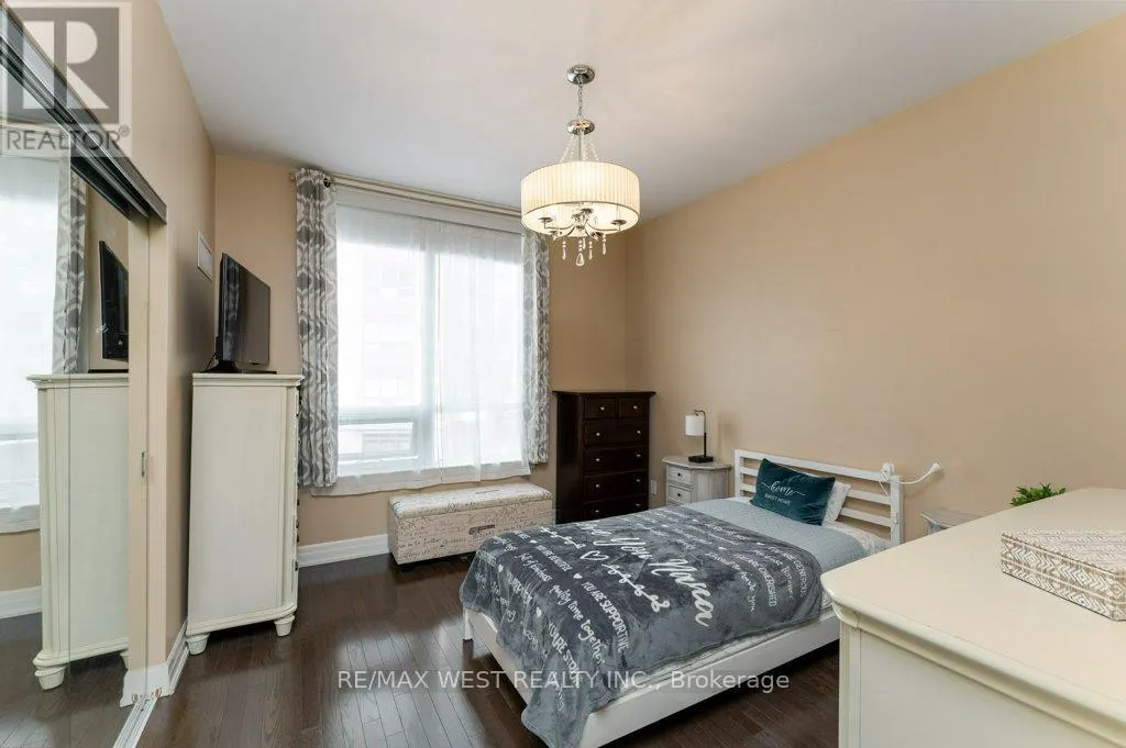 407 - 15 REAN DRIVE
