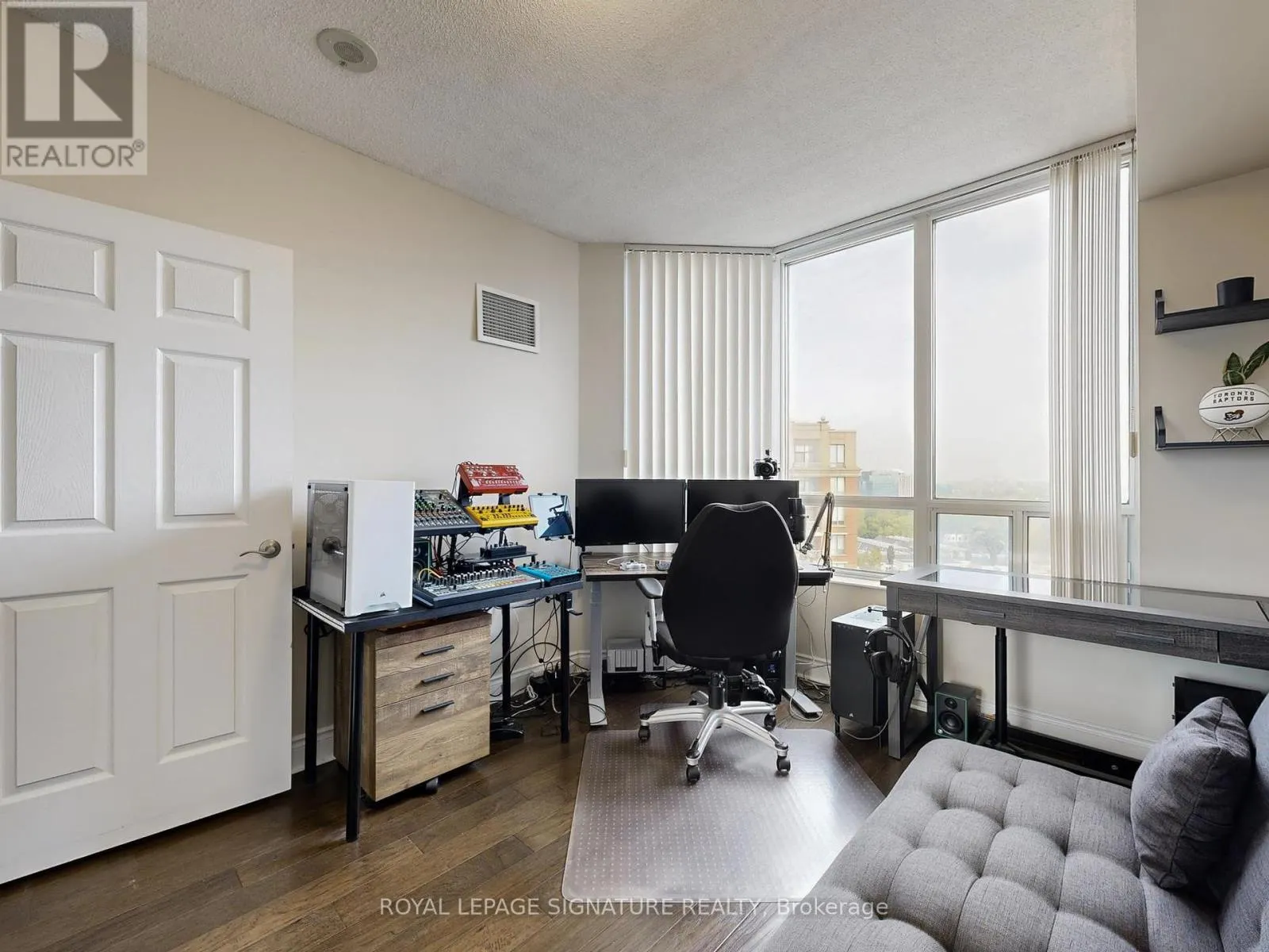 1302 - 78 HARRISON GARDEN BOULEVARD
