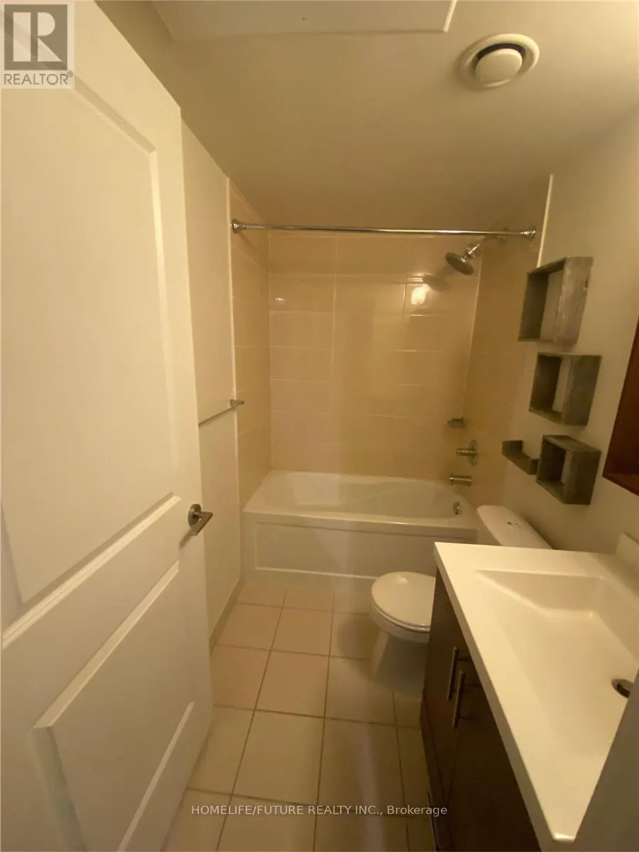 W #915 - 560 FRONT STREET