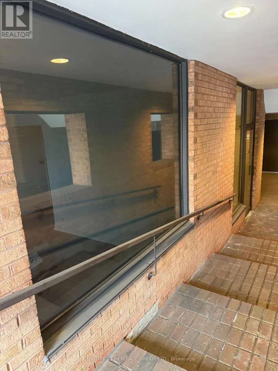 101 - 2900 YONGE STREET